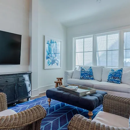 Kidd Carriage House Villa